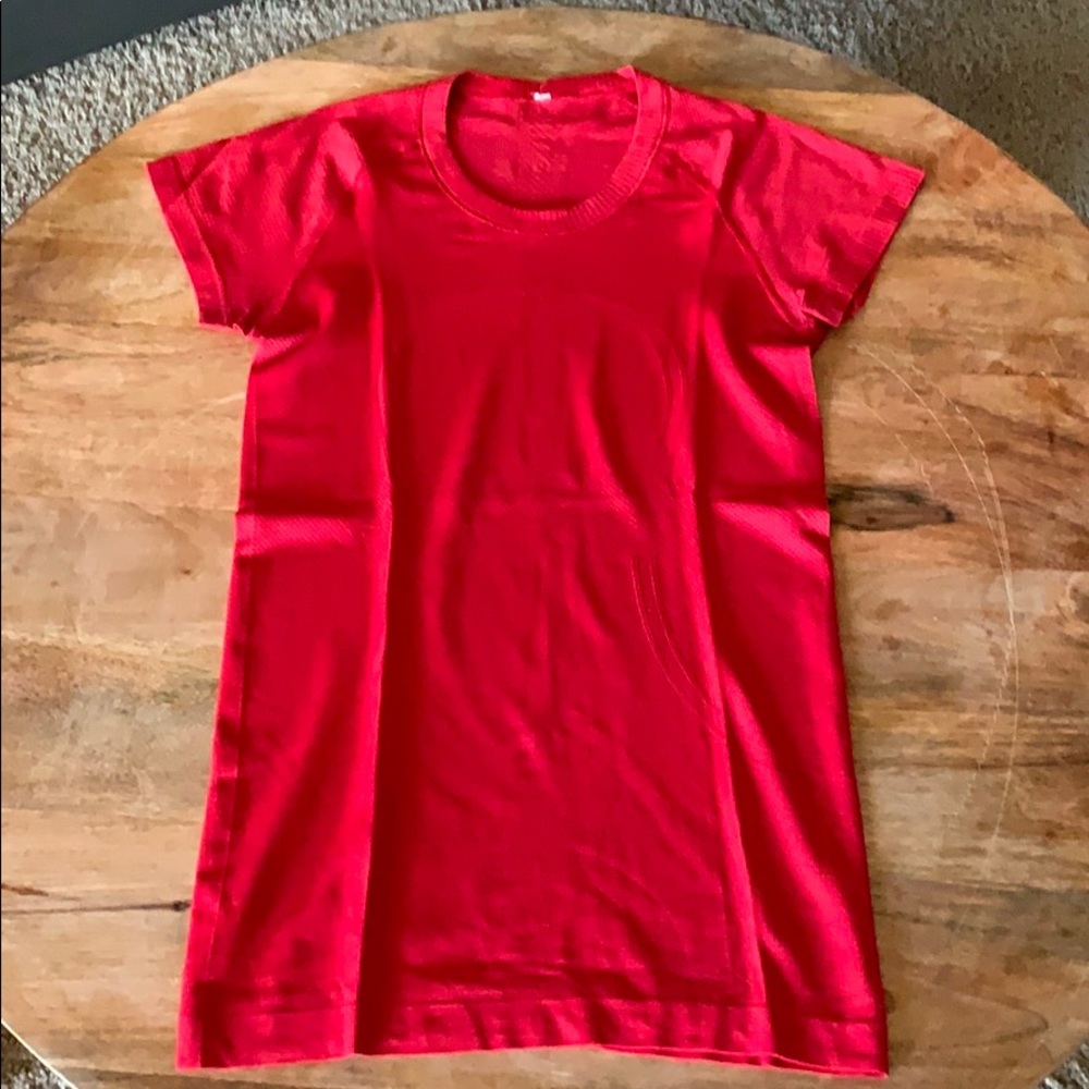 Lululemon Run Swiftly Shirt size 6